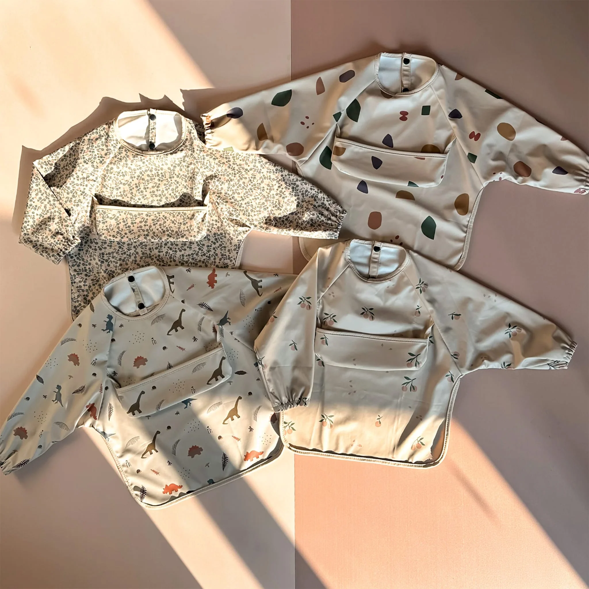 Bavette Imperméable à Manches Longues - Fleurs Antiques - Image 3