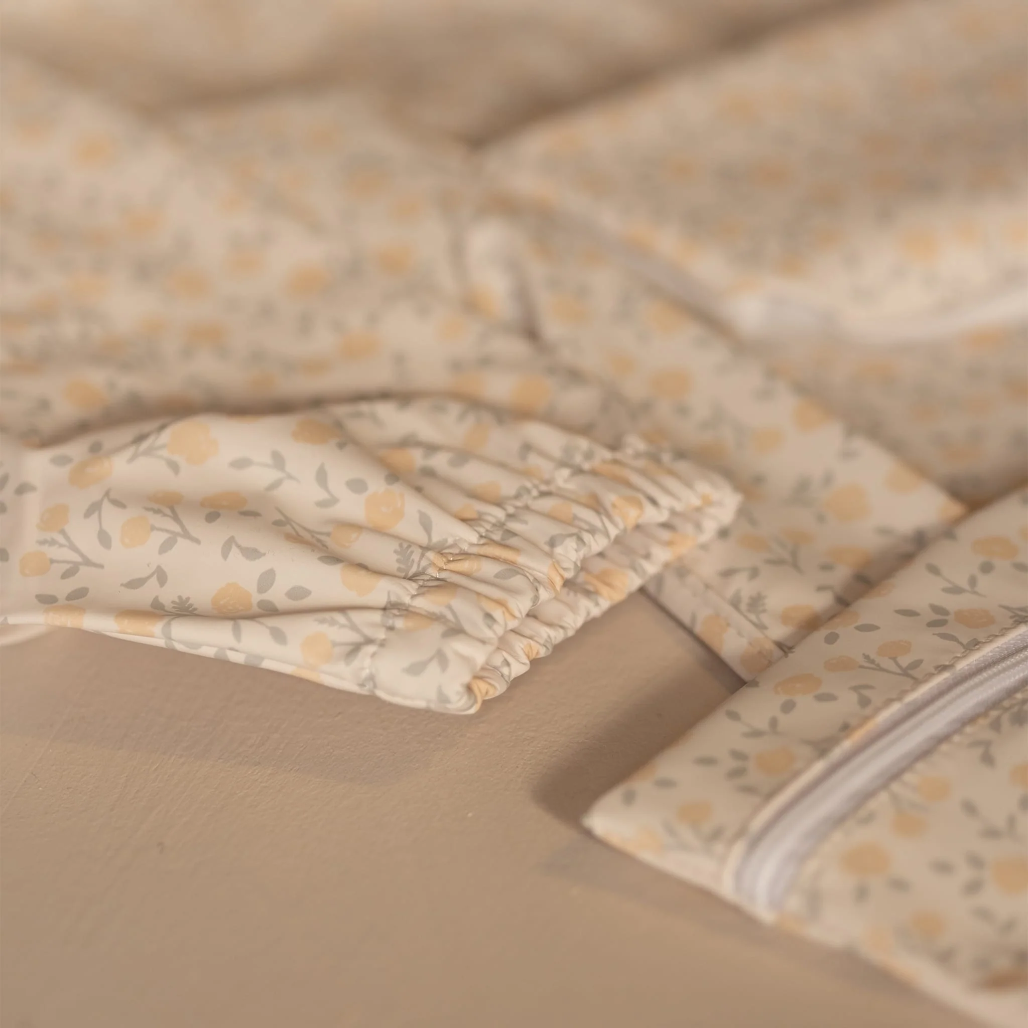 Bavoir Manche Longue Poche Intégrée  6-24m - Fleurs Jaune - Image 2