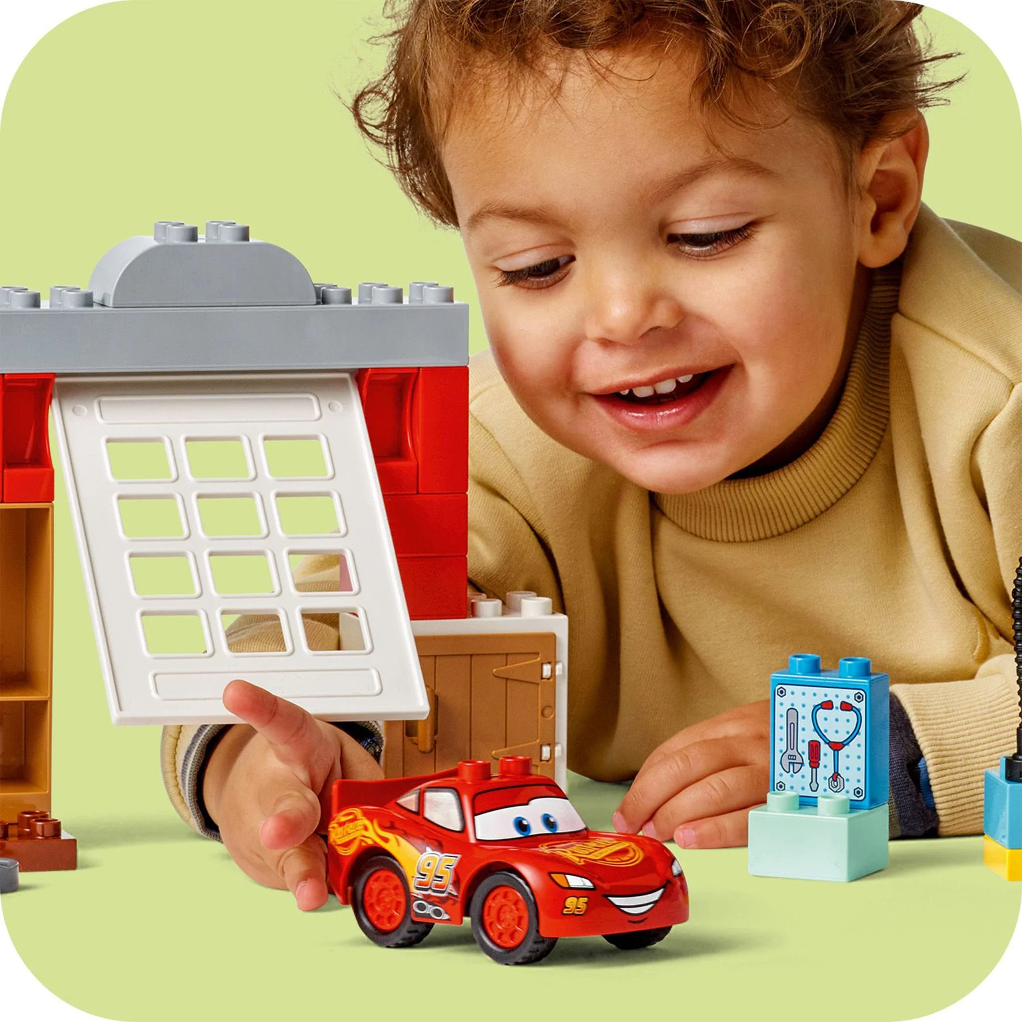 LEGO® DUPLO®│Les Bagnoles Disney et Pixar La visite de McQueen au garage de Doc - Image 5