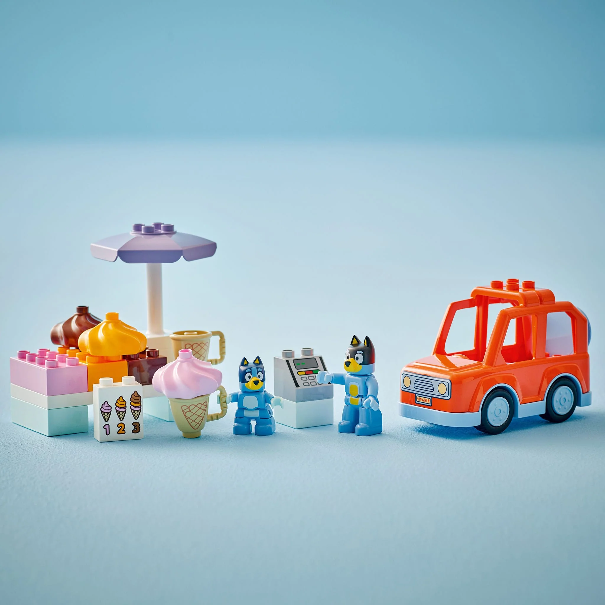 LEGO® DUPLO® La visite au comptoir de crème glacée avec Bluey - Image 3