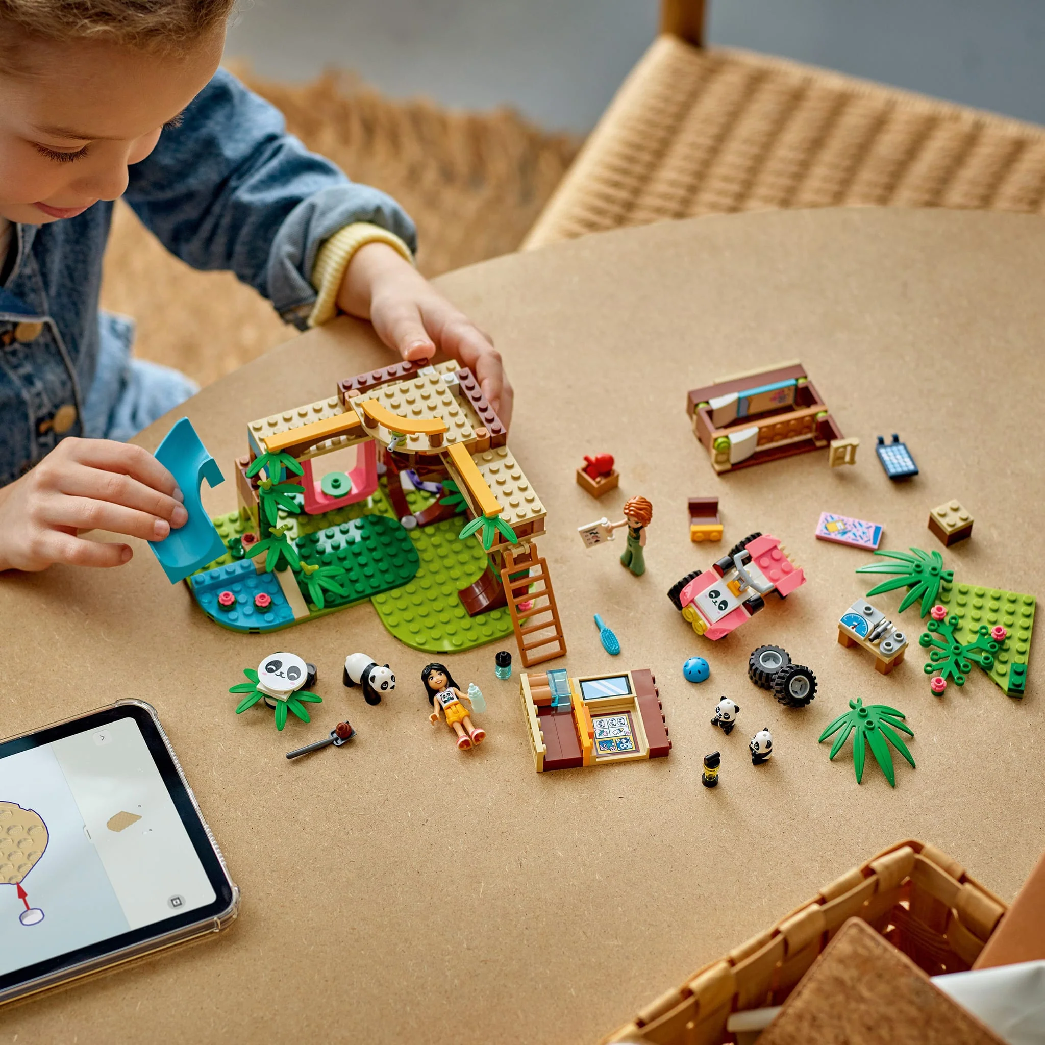 LEGO® Friends Les soins animaliers au sanctuaire des pandas - Image 3