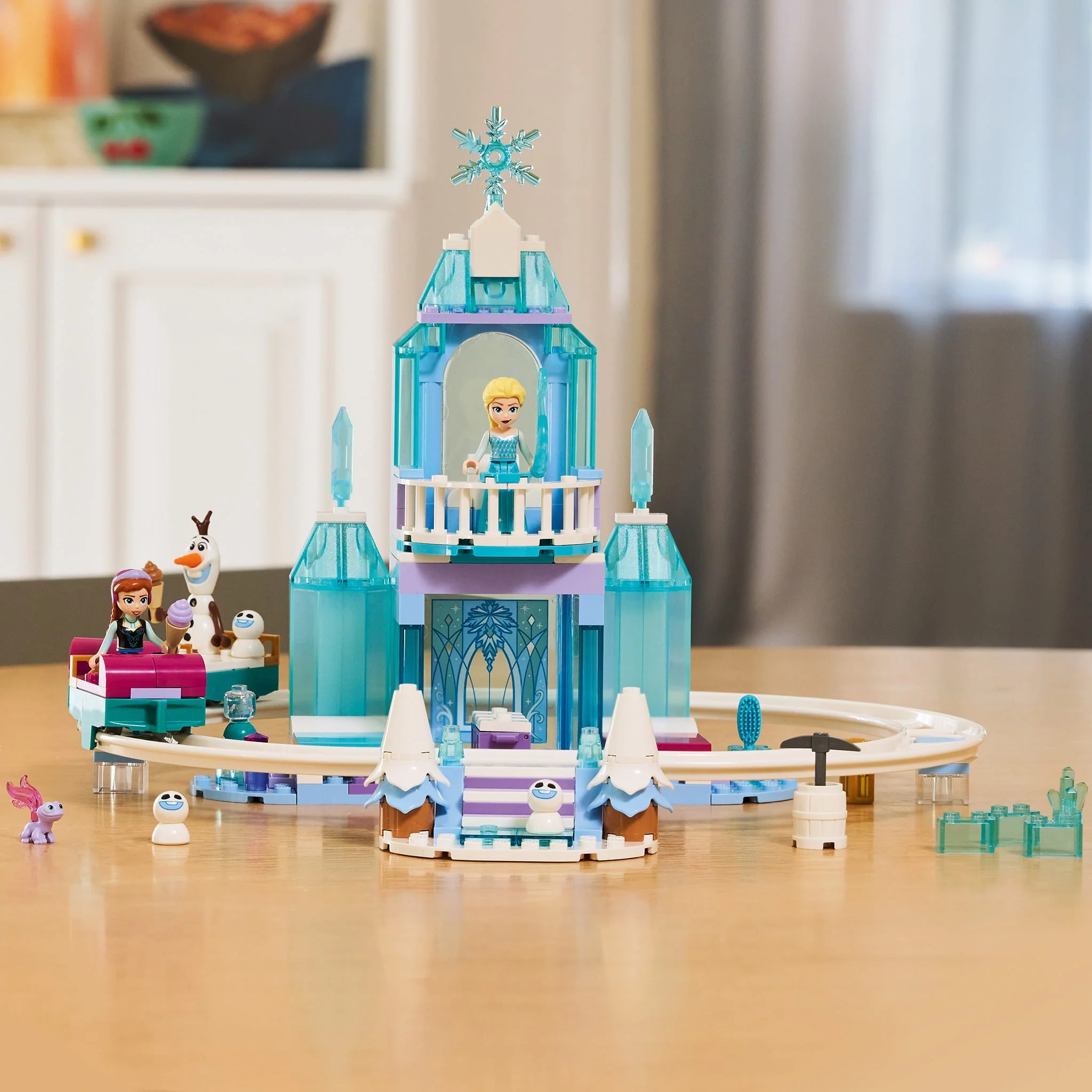 LEGO® ǀ Disney La Reine des neiges Le château de glace et la promenade d’Elsa - Image 7