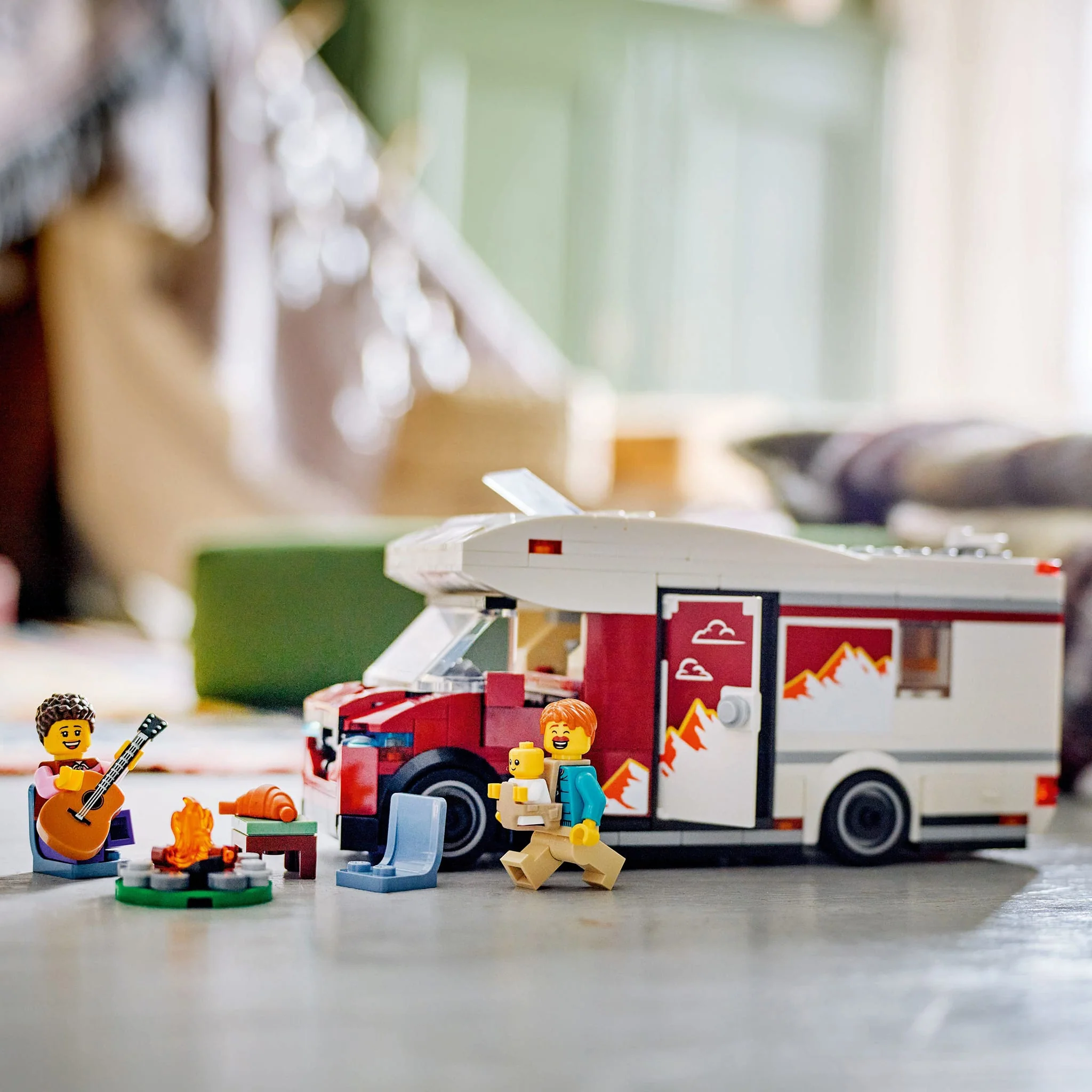 LEGO® City L’autocaravane d’aventure de vacances - Image 6