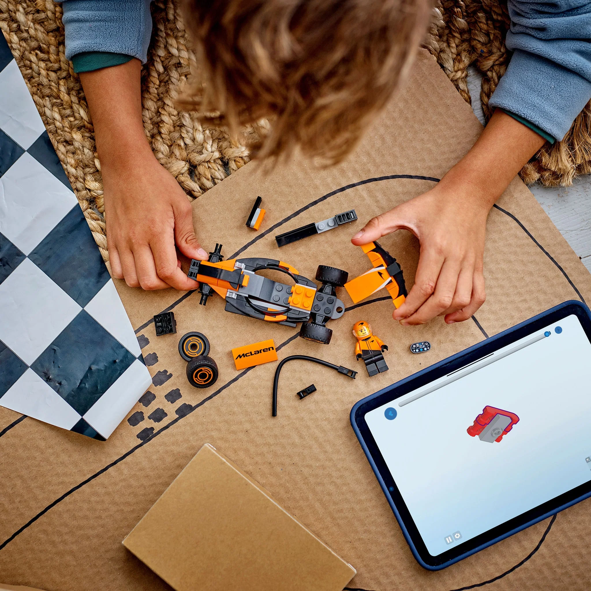 LEGO® City Le pilote de F1® avec la voiture de course McLaren - Image 3
