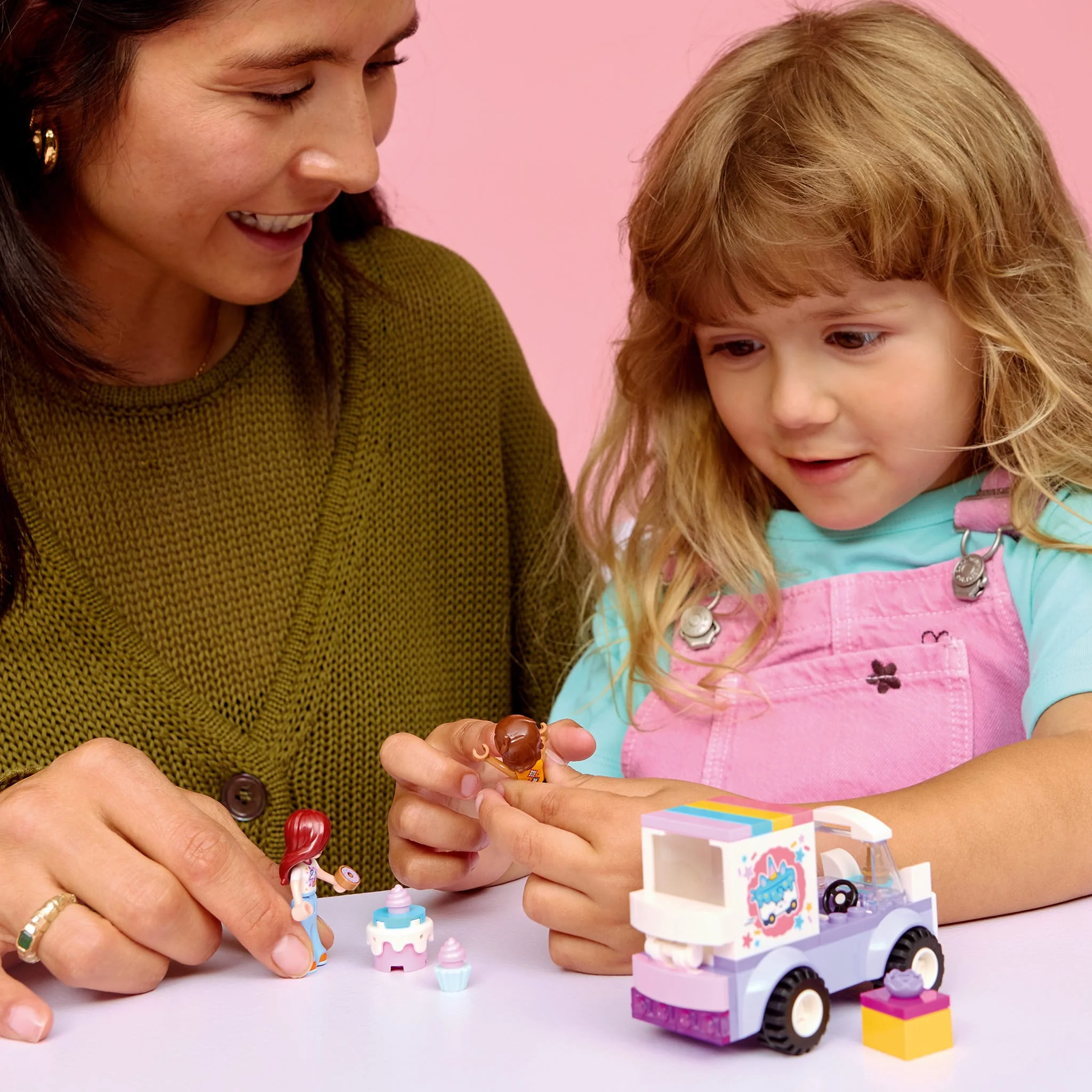 LEGO® Friends La voiture de livraison de gâteaux licorne - Image 7