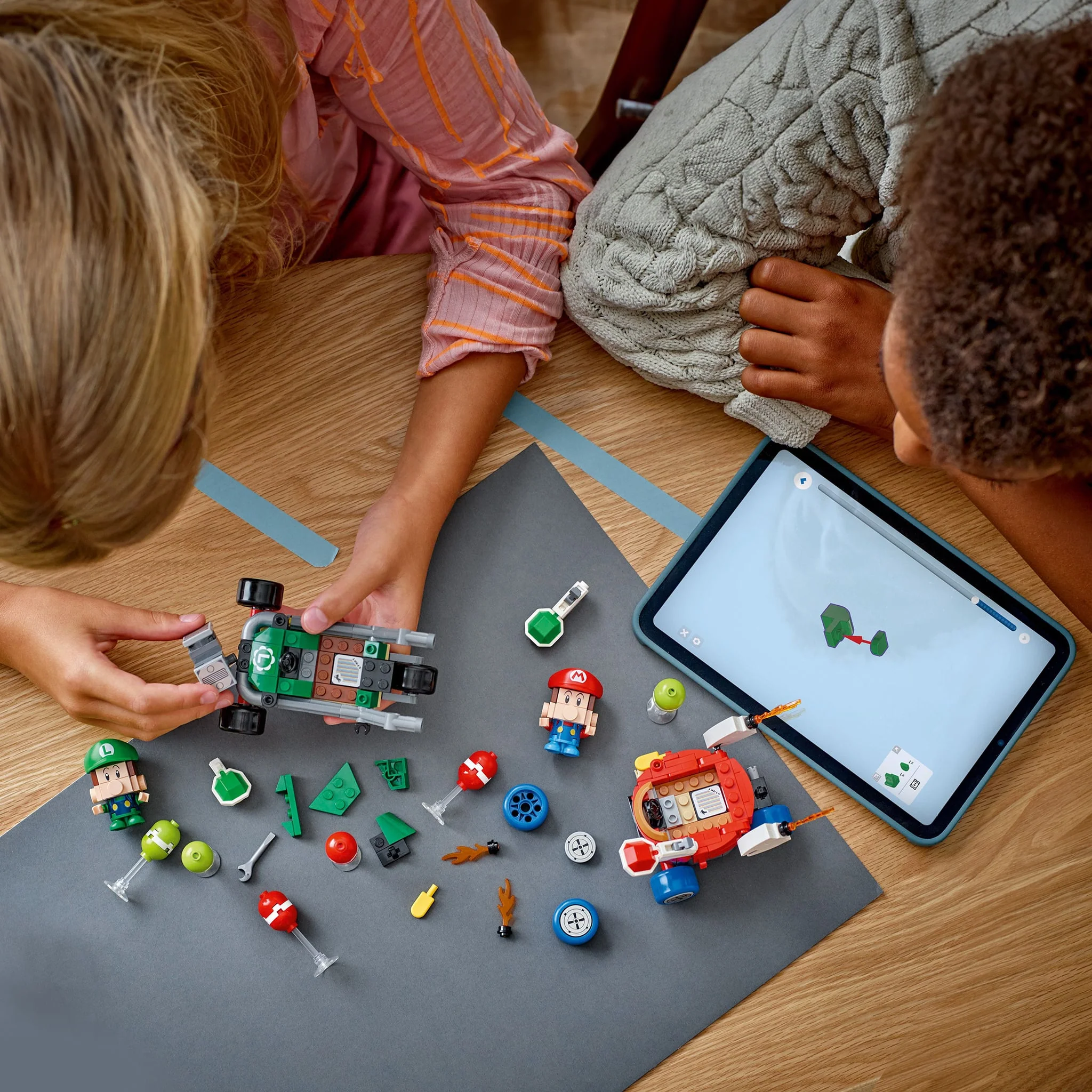LEGO® Super Mario™ : Mario Kart™ – Bébé Mario contre Bébé Luigi - Image 3