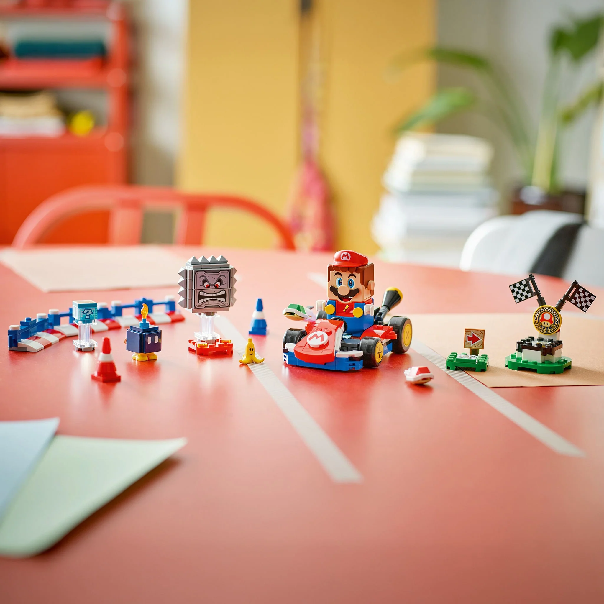 LEGO® Super Mario™: Mario Kart™ – LEGO® Mario™ interactif et kart standard - Image 4