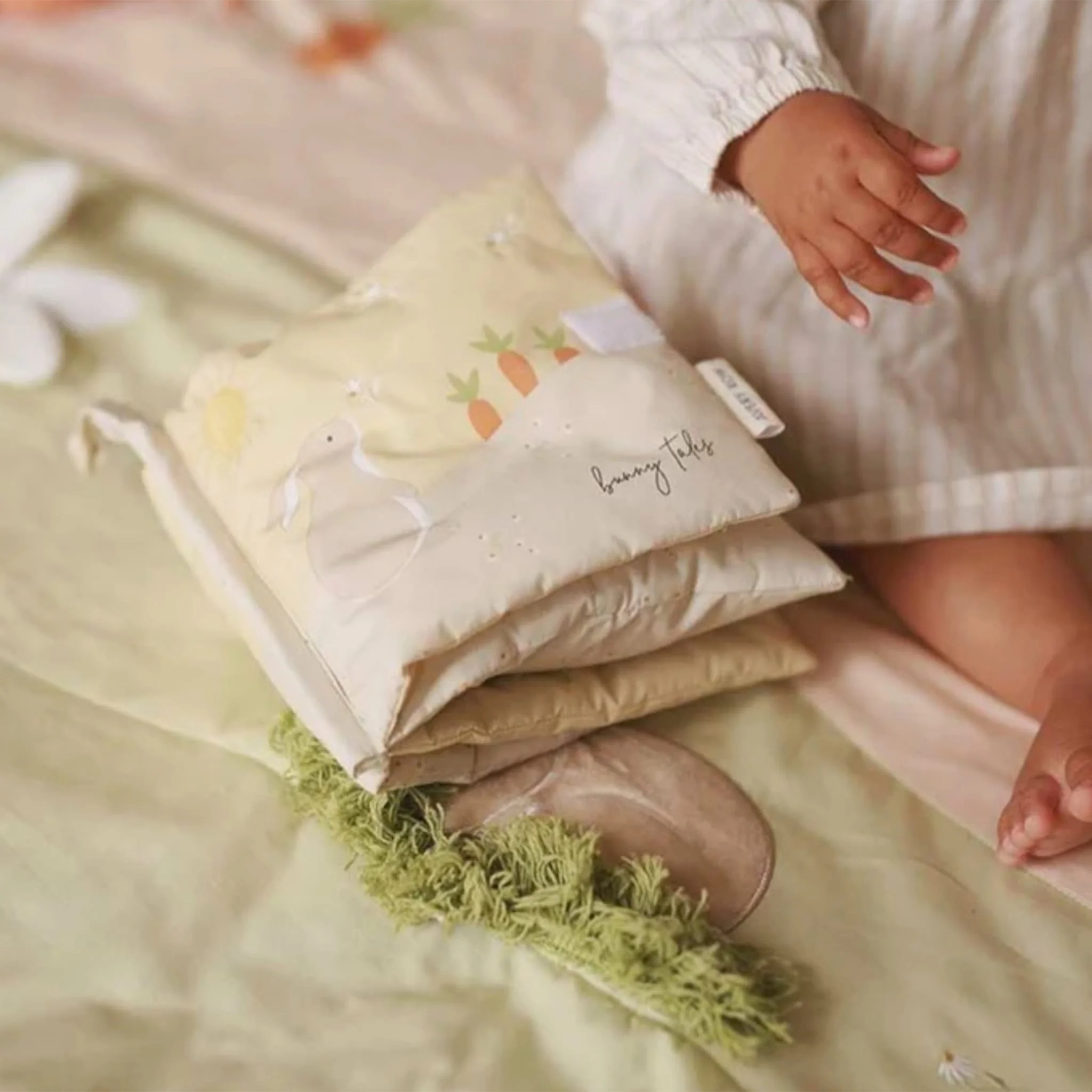 Livre en Tissus Pour Bébé - Contes de Lapins - Image 3