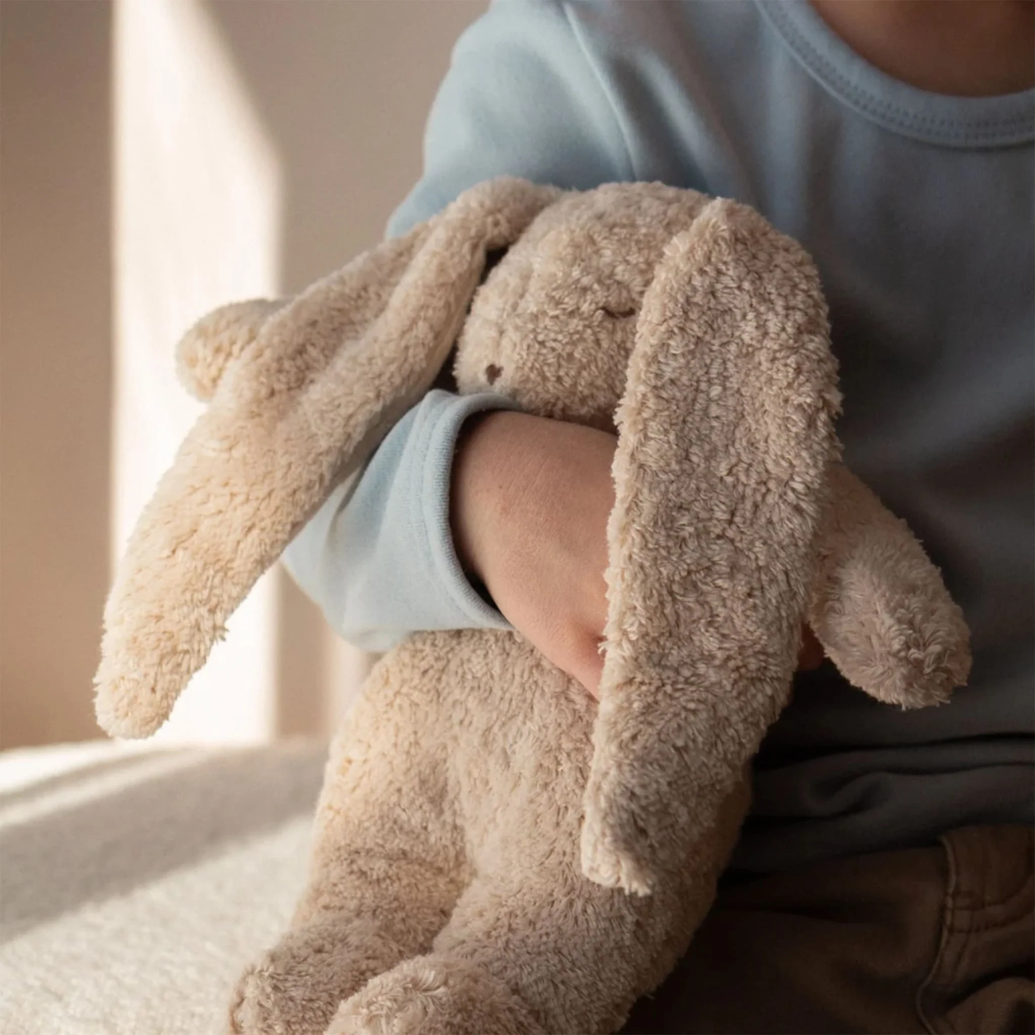 Peluche Sonore avec Veilleuse Moonie 2.0 - Lapin Sable - Image 3