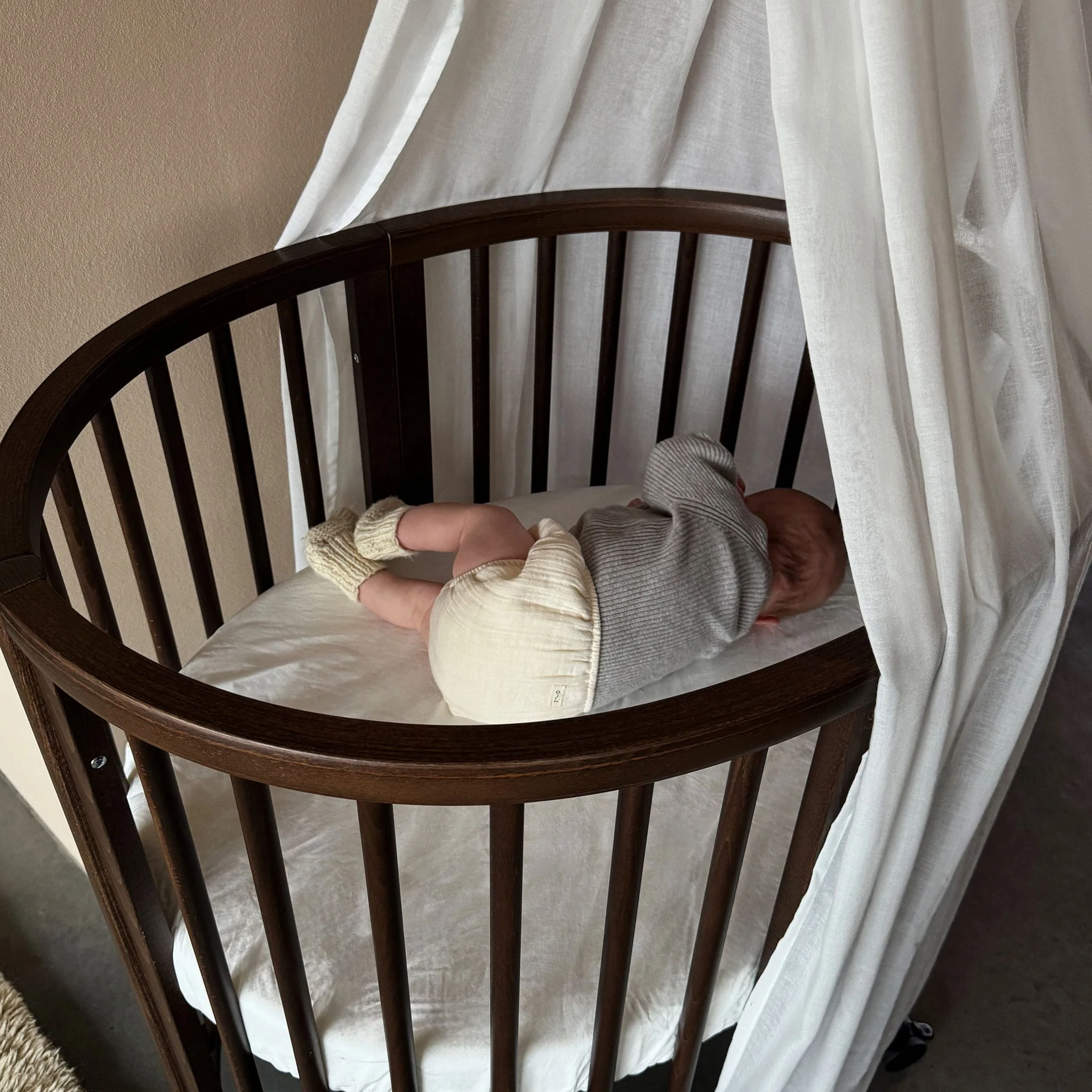 Mini Couchette Stokke® Sleepi™ V3 avec Matelas -  Brun - Image 12