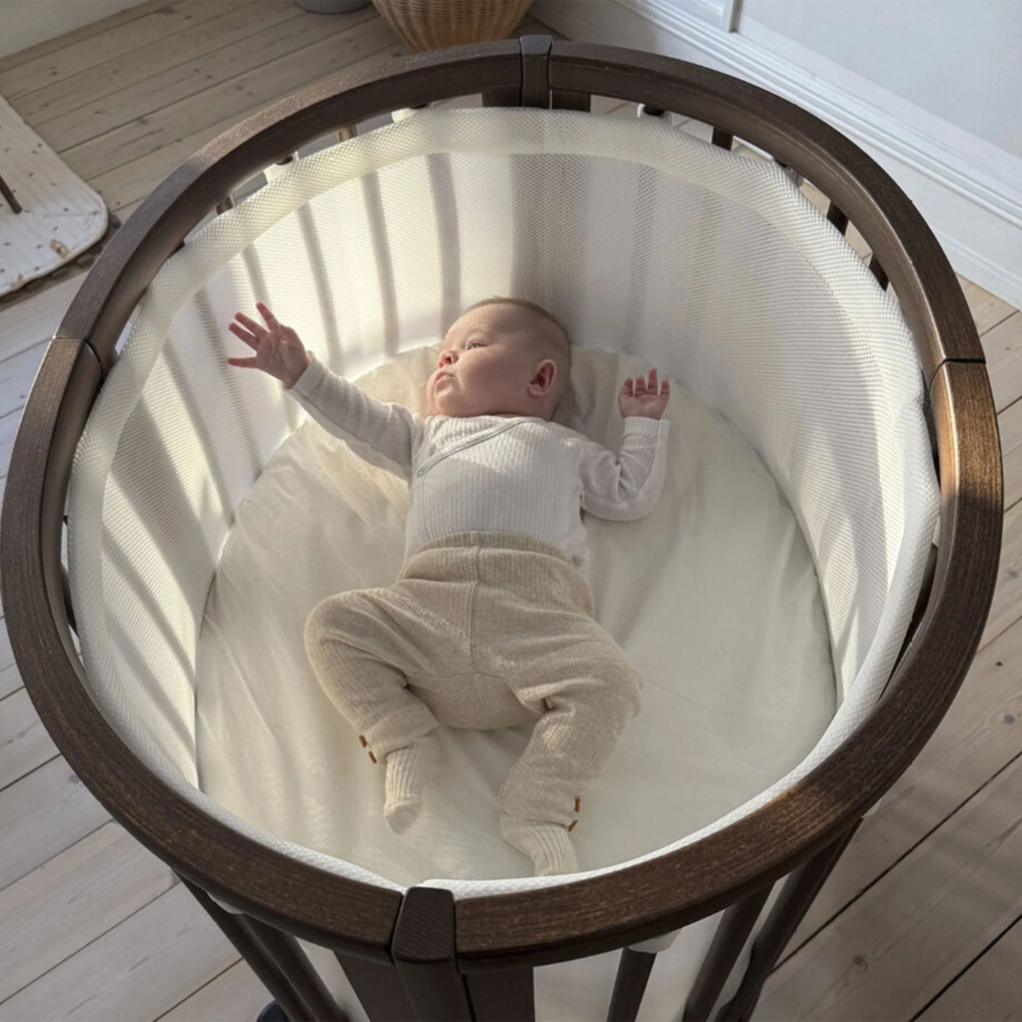 Mini Couchette Stokke® Sleepi™ V3 avec Matelas -  Brun - Image 2