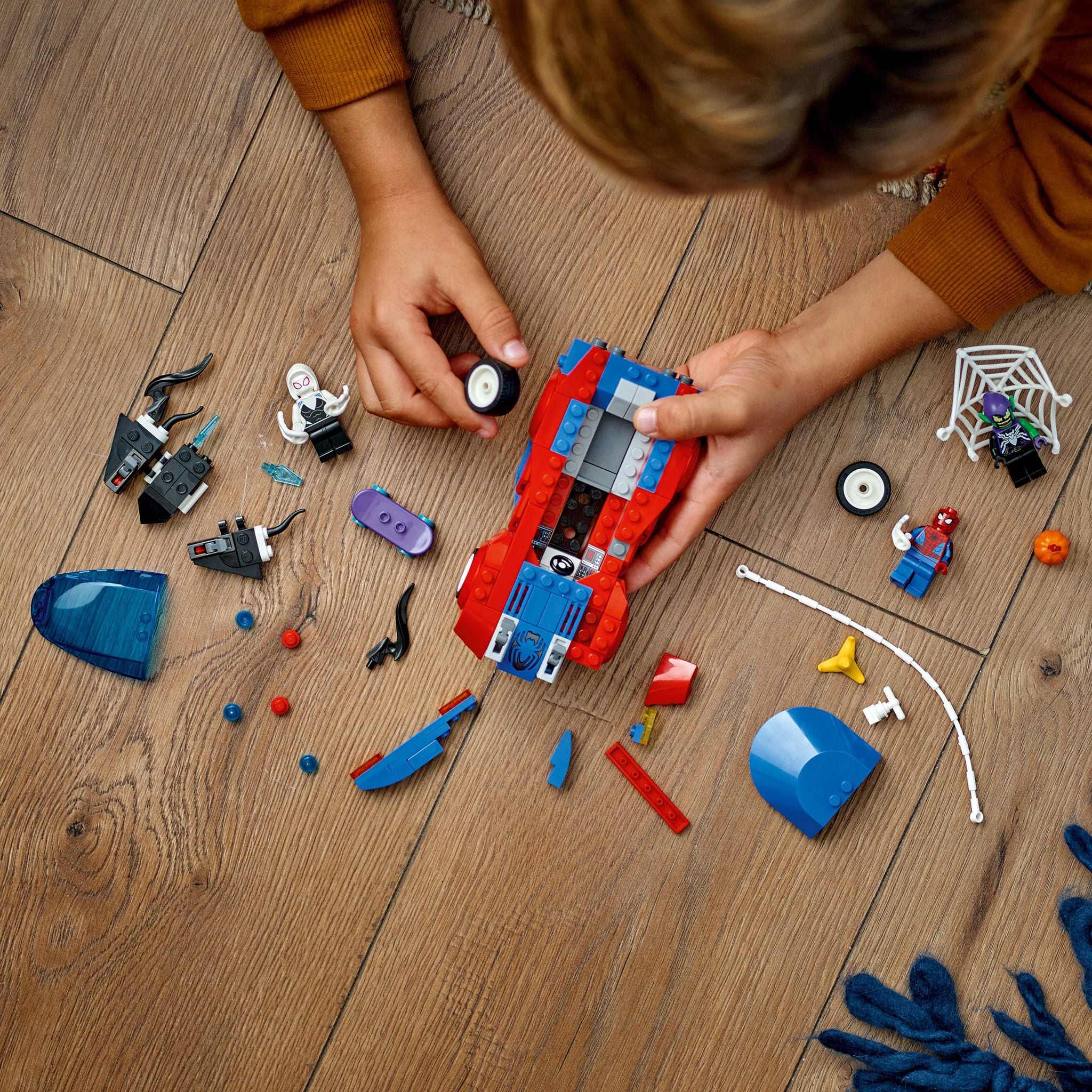 LEGO® Marvel La voiture de course de Spider-Man et le Bouffon vert venomisé - Image 4